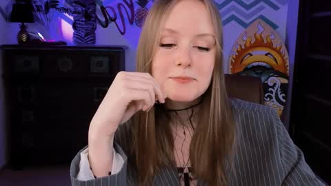 Vivien online show from February 2025 06:23:01 PM