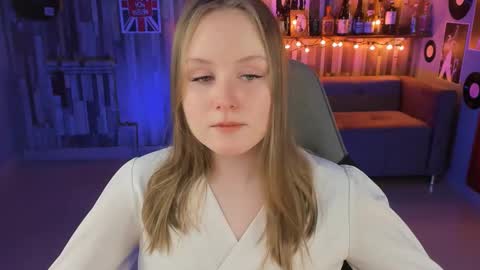 Vivien online show from February 2025 08:39:01 PM