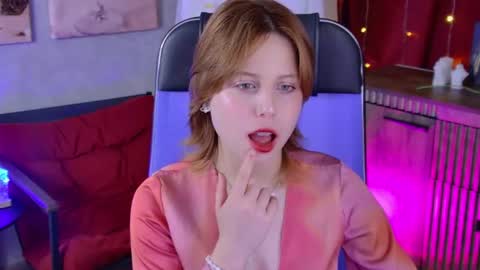 Snapshot of viviennehebert chatting on June 2026 12:36:01 PM Vivienne online show from June 2026 12:36:01 PM