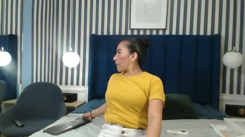 Snapshot of viviennerosette chatting on September 2025 01:02:01 PM Vivian online show from September 2025 01:02:01 PM