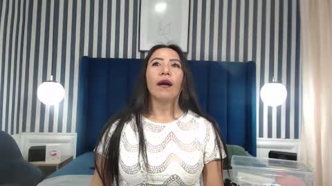 Snapshot of viviennerosette chatting on October 2025 01:01:01 PM Vivian online show from October 2025 01:01:01 PM