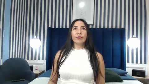 Snapshot of viviennerosette chatting on October 2025 12:27:02 PM Vivian online show from October 2025 12:27:02 PM