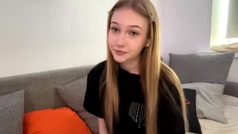 Kristy online show from April 2026 02:22:01 PM