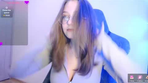 Snapshot of vivivivikkie chatting on December 2025 09:02:01 PM vivivivikkie online show from December 2025 09:02:01 PM