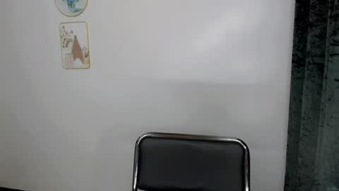 Snapshot of vixen_foxx chatting on June 2026 06:08:02 AM vixen online show from June 2026 06:08:02 AM