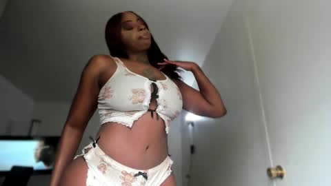Snapshot of vixen_sasha chatting on May 2026 05:21:01 PM Sasha Malone online show from May 2026 05:21:01 PM