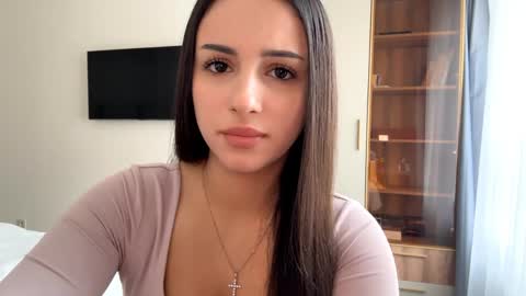 Snapshot of vixy_luna chatting on April 2026 12:02:01 PM Miss Mia online show from April 2026 12:02:01 PM