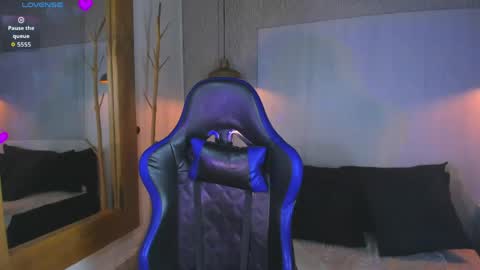 Snapshot of vladhellsing4 chatting on June 2026 04:33:01 PM Vlad online show from June 2026 04:33:01 PM