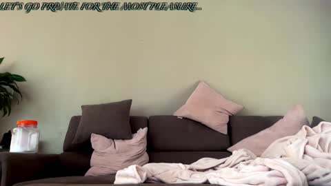 Voiletxx online show from December 2025 06:58:02 PM