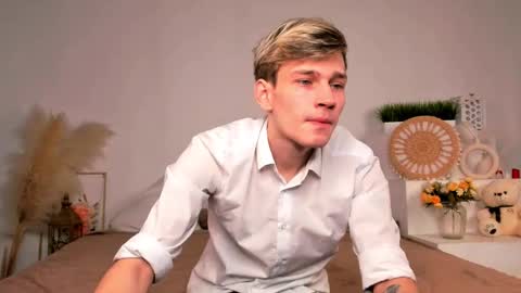 Snapshot of volan_starts chatting on February 2026 04:18:02 AM Dan online show from February 2026 04:18:02 AM