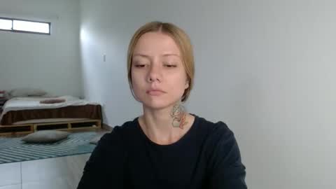Snapshot of voyeurita chatting on December 2025 09:32:01 PM Victoria online show from December 2025 09:32:01 PM