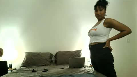 Snapshot of voyeurpassioncpl chatting on May 2026 02:38:01 AM voyeurpassioncouple online show from May 2026 02:38:01 AM