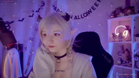 Snapshot of vronnier chatting on November 2025 11:00:02 AM vronnier online show from November 2025 11:00:02 AM