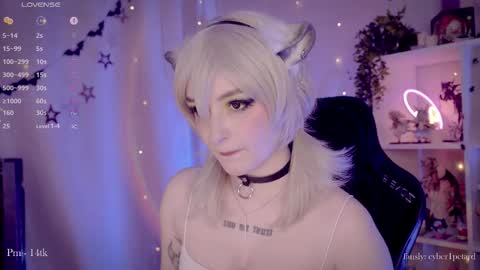 Snapshot of vronnier chatting on November 2025 02:42:01 PM vronnier online show from November 2025 02:42:01 PM