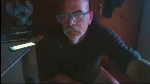 Snapshot of vuda77 chatting on November 2025 11:02:01 PM oscar online show from November 2025 11:02:01 PM