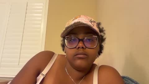 Snapshot of vudrix chatting on April 2026 06:03:01 AM Lauren online show from April 2026 06:03:01 AM