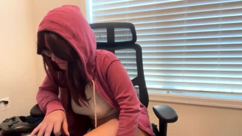 Snapshot of vvikki696996 chatting on December 2024 04:31:01 PM  Vikki y Valeria  online show from December 2024 04:31:01 PM