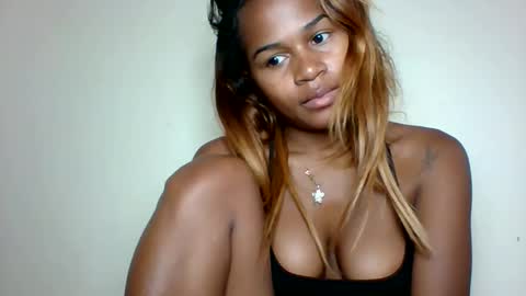 vynarahot online show from May 2026 10:45:01 AM