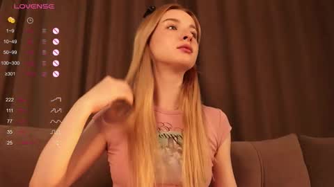 Snapshot of w1xll chatting on November 2025 04:43:02 AM Nana online show from November 2025 04:43:02 AM