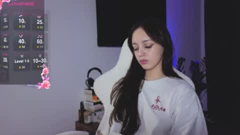 Snapshot of w33d7 chatting on April 2026 09:39:33 PM Alice Before pvt write to me in PM online show from April 2026 09:39:33 PM