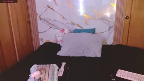 kitty SUPORT ME AND MY BABY SINGLE MOMY online show from July 2026 10:21:02 AM
