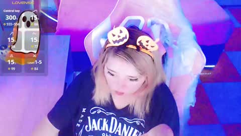 Snapshot of waifumochi_chan chatting on October 2025 03:59:01 AM online show from October 2025 03:59:01 AM