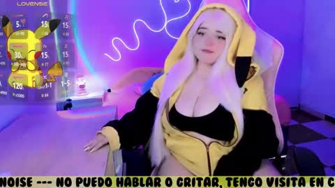 Snapshot of waifumochi_chan chatting on November 2025 04:21:01 AM online show from November 2025 04:21:01 AM