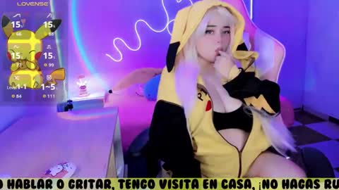 Snapshot of waifumochi_chan chatting on November 2025 03:23:02 AM online show from November 2025 03:23:02 AM