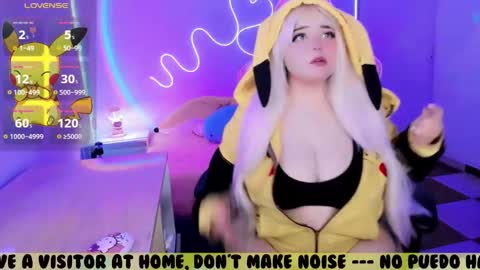 Snapshot of waifumochi_chan chatting on November 2025 03:39:01 AM online show from November 2025 03:39:01 AM