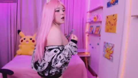 Snapshot of waifumochi_chan chatting on April 2026 12:43:02 AM online show from April 2026 12:43:02 AM