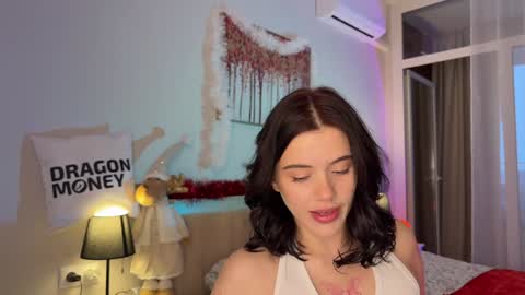 Mia online show from December 2024 11:01:01 AM