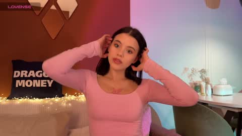 Mia online show from February 2025 12:25:02 PM