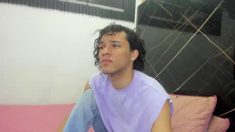 wallis_ online show from December 2025 07:44:01 PM