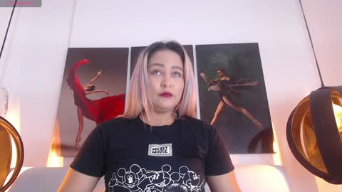 Snapshot of wandahairymilf chatting on December 2024 04:11:01 AM Wanda online show from December 2024 04:11:01 AM