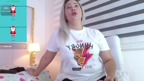 Snapshot of wandahairymilf chatting on January 2025 01:21:02 AM Wanda online show from January 2025 01:21:02 AM
