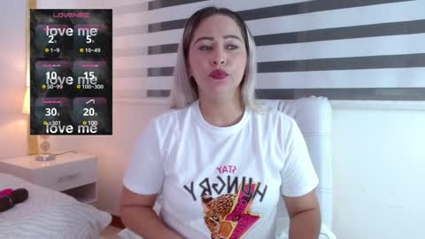 Snapshot of wandahairymilf chatting on February 2025 03:43:02 AM Wanda online show from February 2025 03:43:02 AM
