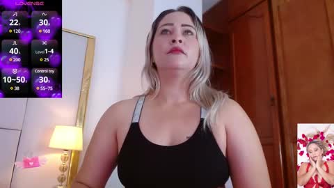Snapshot of wandahairymilf chatting on February 2025 04:09:02 AM Wanda online show from February 2025 04:09:02 AM