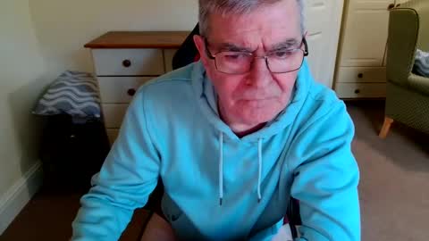 wanttobefree22 online show from October 2025 01:07:02 PM