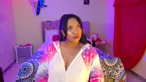 Snapshot of warisgoddes chatting on January 2025 03:57:01 AM EMILY online show from January 2025 03:57:01 AM