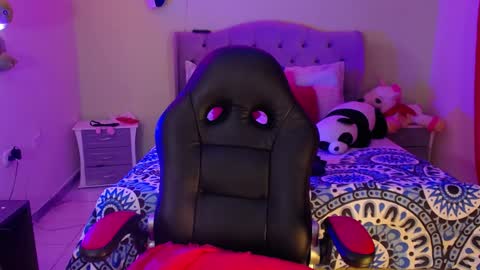 Snapshot of warisgoddes chatting on January 2025 10:01:01 AM EMILY online show from January 2025 10:01:01 AM