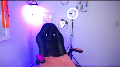 Snapshot of warisgoddes chatting on April 2026 05:10:01 AM EMILY online show from April 2026 05:10:01 AM