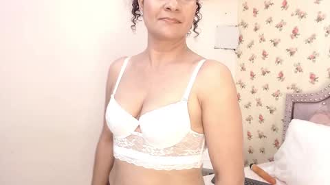 Snapshot of watson_crystal00 chatting on March 2026 02:33:02 PM Milf Latina online show from March 2026 02:33:02 PM