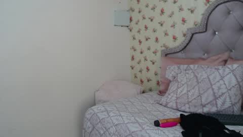 Snapshot of watson_crystal00 chatting on April 2026 01:30:01 PM Milf Latina online show from April 2026 01:30:01 PM