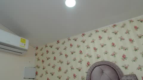 Snapshot of watson_crystal00 chatting on April 2026 01:11:01 PM Milf Latina online show from April 2026 01:11:01 PM