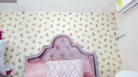 Snapshot of watson_crystal00 chatting on June 2026 02:52:01 PM Milf Latina online show from June 2026 02:52:01 PM