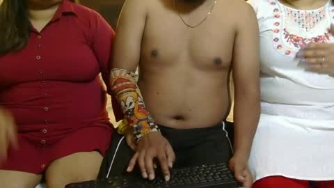Snapshot of we_are_indian chatting on June 2026 03:44:01 AM khushiwife kabirhubby kavyasexy gf online show from June 2026 03:44:01 AM