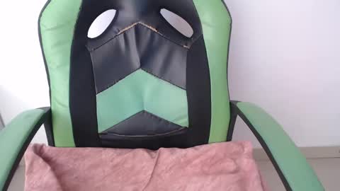 Trixie 3 online show from April 2026 02:12:01 PM