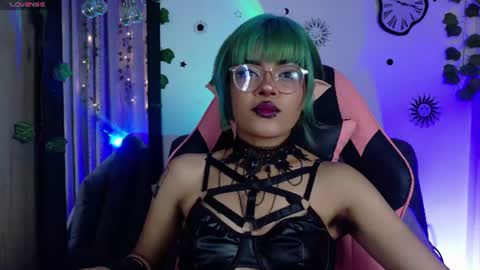 Snapshot of weed420moni chatting on June 2026 07:55:01 AM weed420moni online show from June 2026 07:55:01 AM