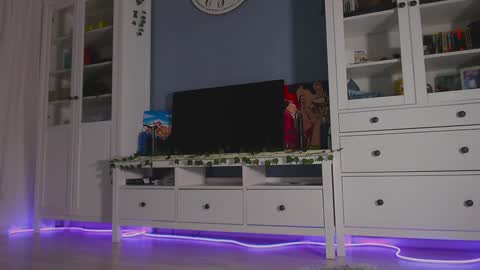 Snapshot of weed_princesss chatting on December 2024 01:13:02 PM  moon  online show from December 2024 01:13:02 PM