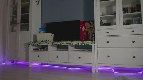 Snapshot of weed_princesss chatting on December 2024 01:11:02 PM  moon  online show from December 2024 01:11:02 PM